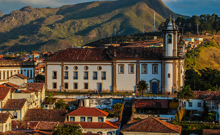 BNDES recebe medalha pelo apoio ao patrimônio histórico de Ouro Preto